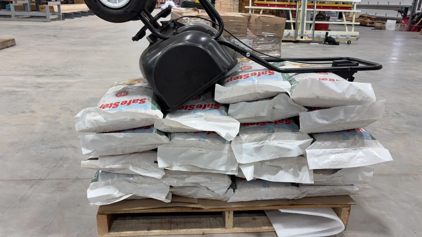 Sure Paws Salt-Free Ice Melt and Spreader
