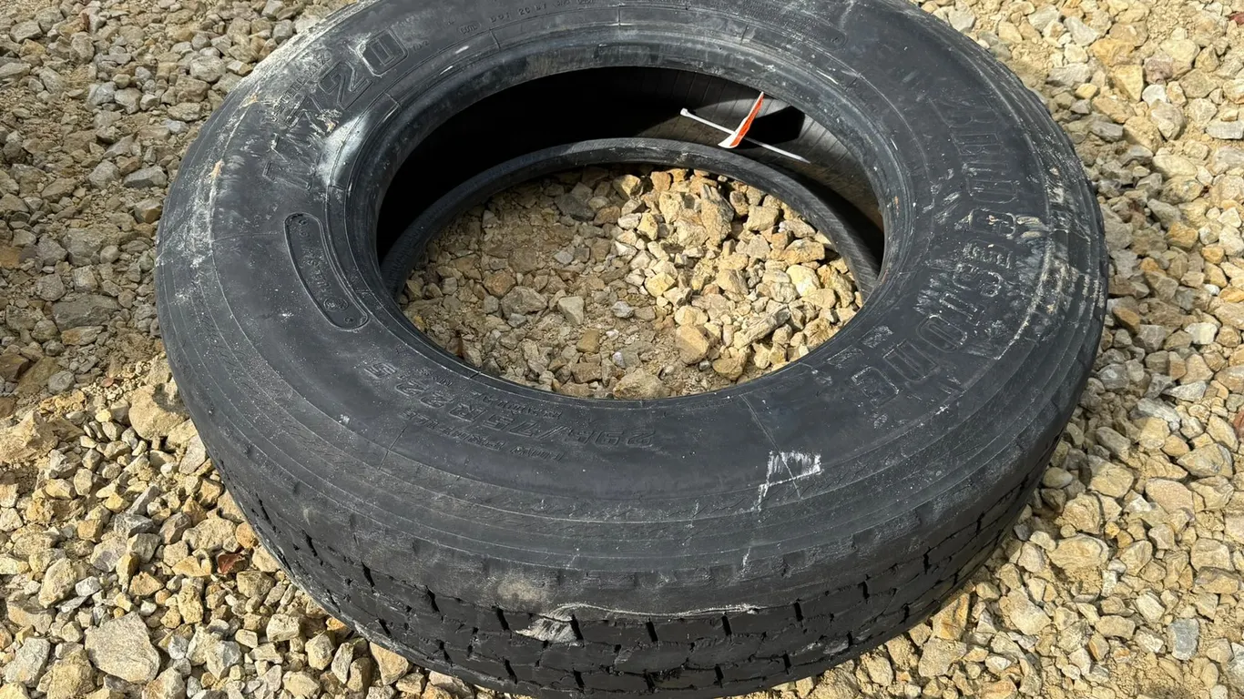 Bridgestone 295/75R 22.5 Tire