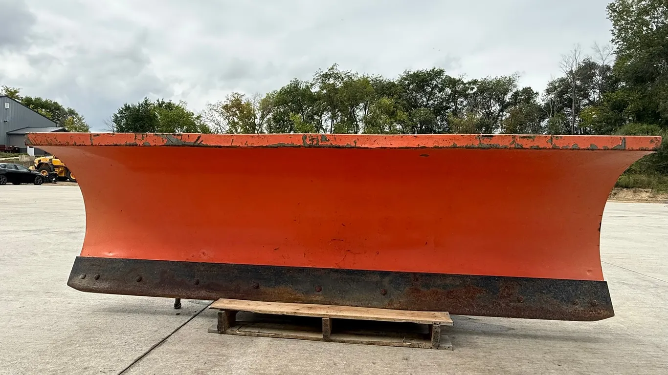 8.5' Leo Snowplow