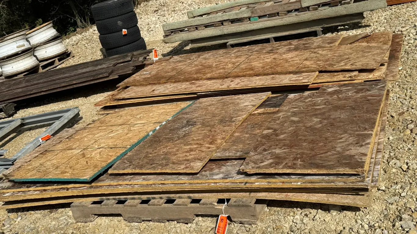 (8) 4' x 8' Sheets OSB Plywood and (7) Partials