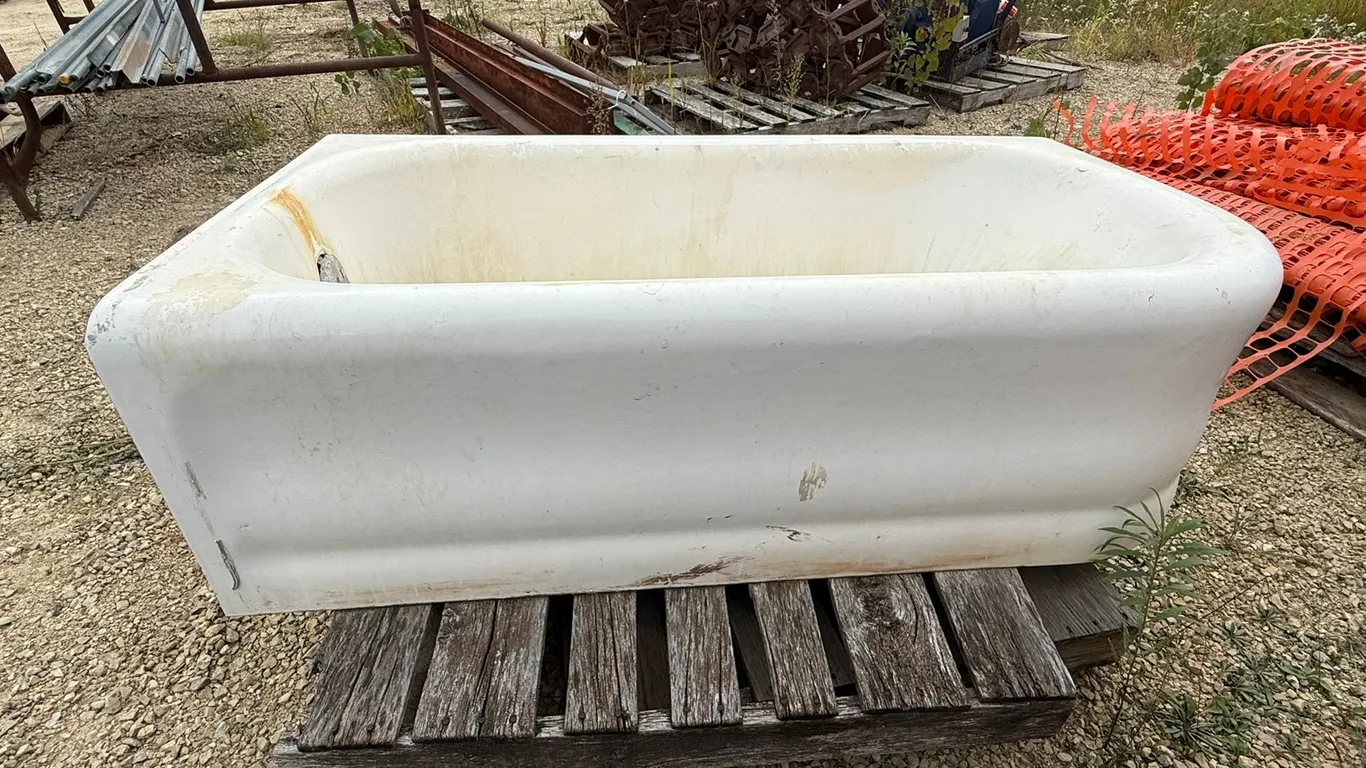 1930s Corner Tub