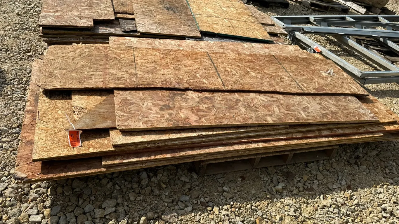 (3) 4' x 8' Sheets OSB Plywood and (5) Partials