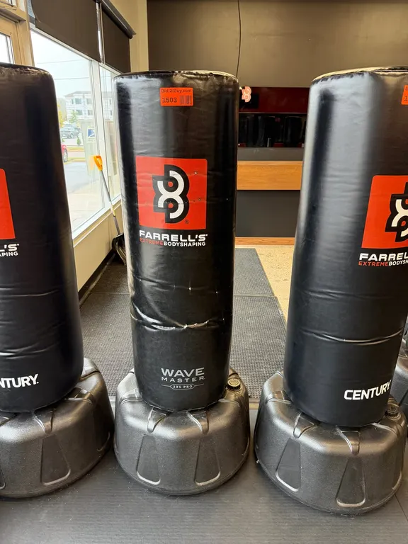 Century WaveMaster 2XL Pro Freestanding Punching/Kickboxing Bags