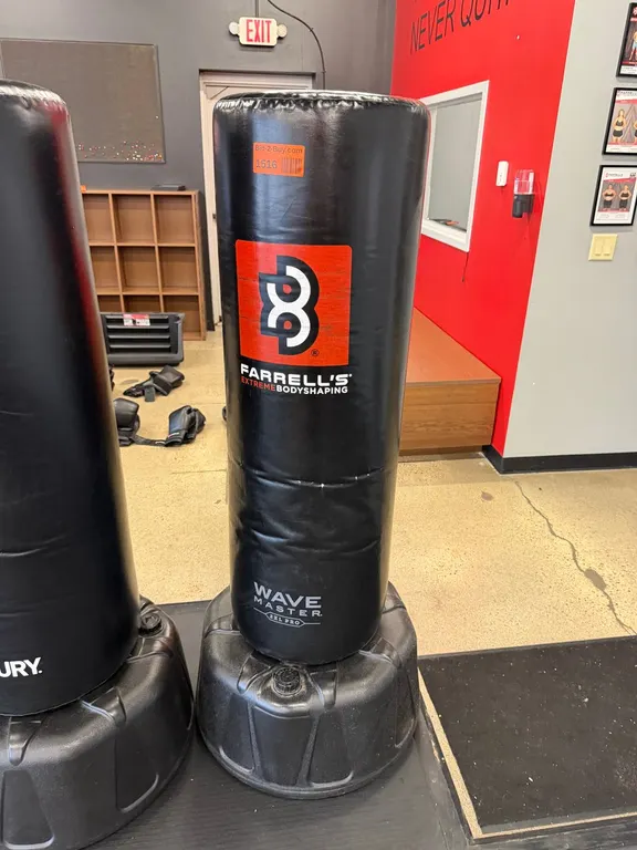 Century WaveMaster 2XL Pro Freestanding Punching/Kickboxing Bags