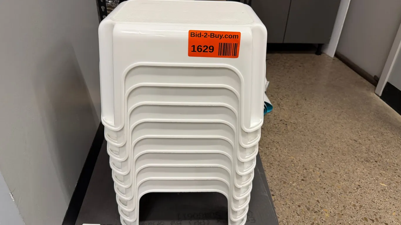 (9) Rubbermaid Stepstools