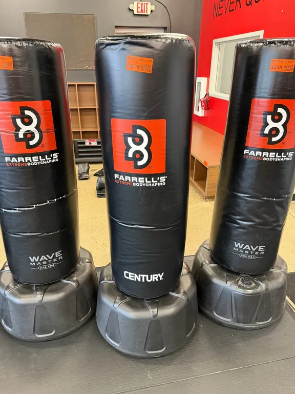 Century WaveMaster 2XL Pro Freestanding Punching/Kickboxing Bags