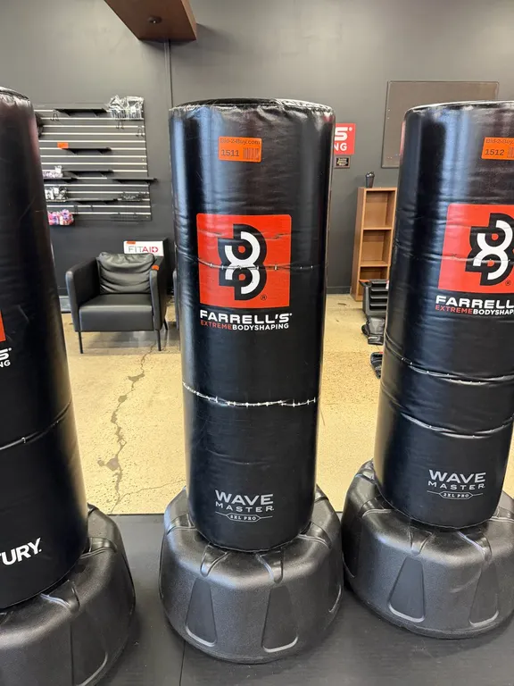 Century WaveMaster 2XL Pro Freestanding Punching/Kickboxing Bags
