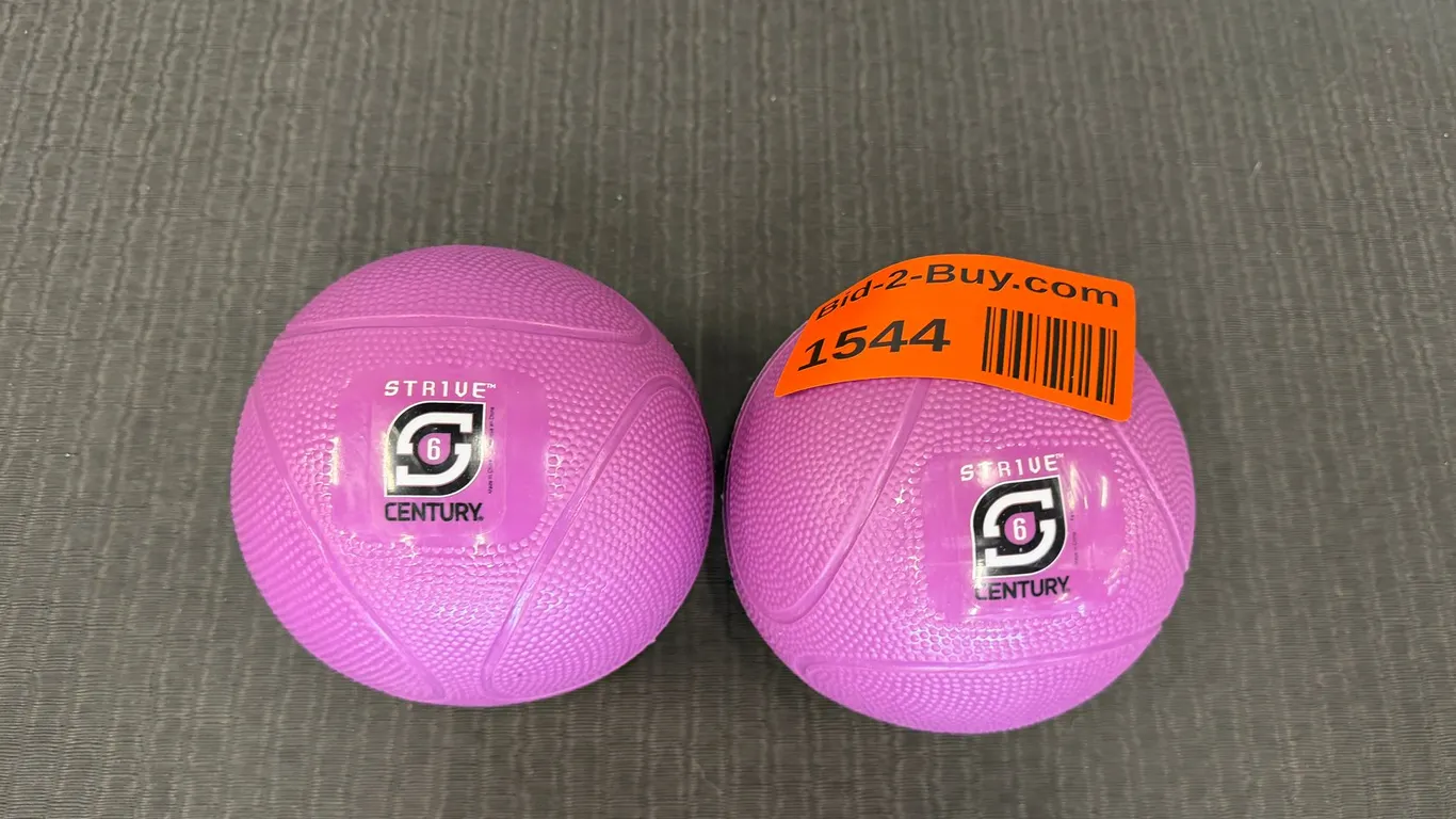 (2) 6lb Century Strive Medicine Balls