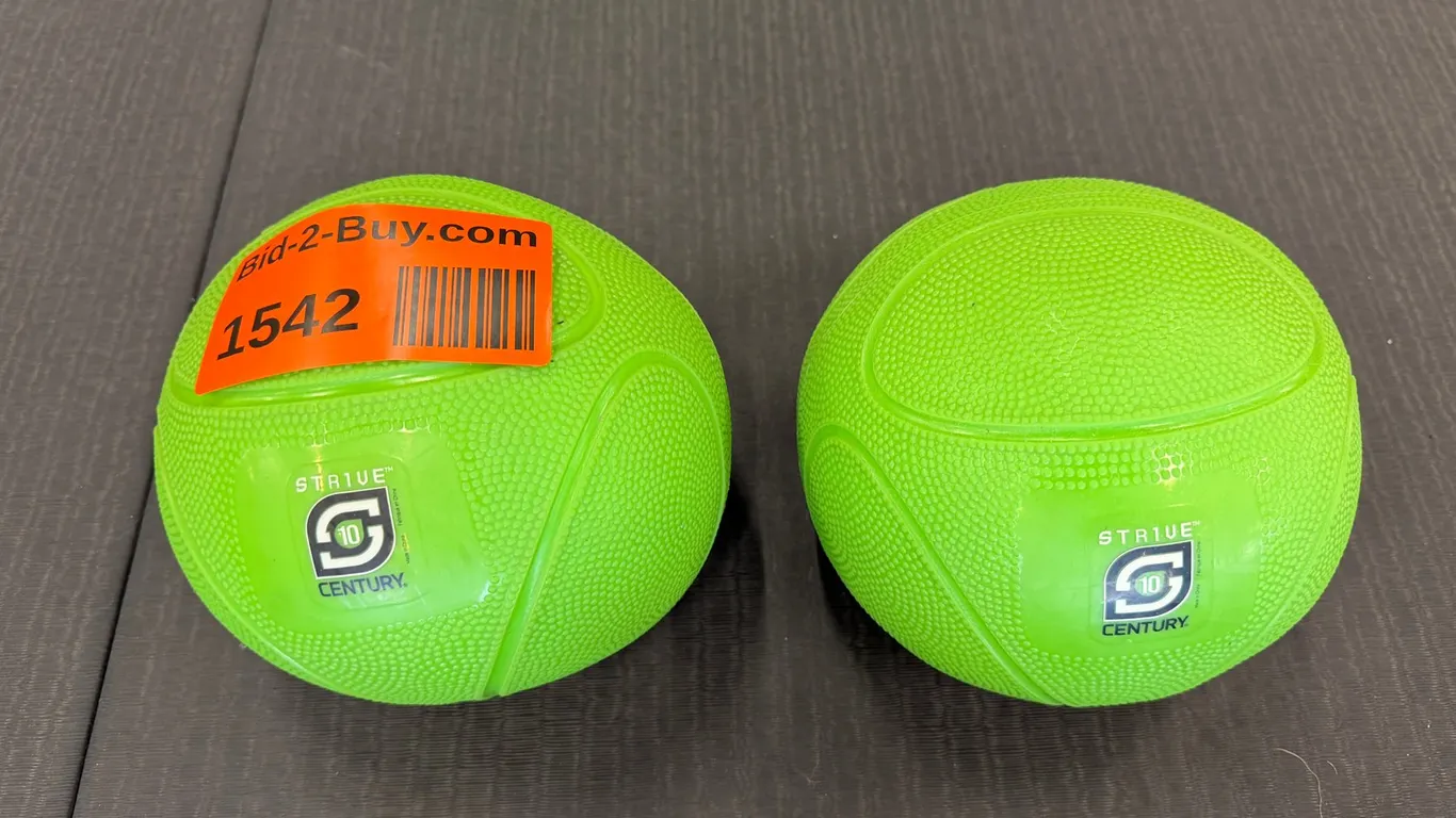 (2) 10lb Century Strive Medicine Balls