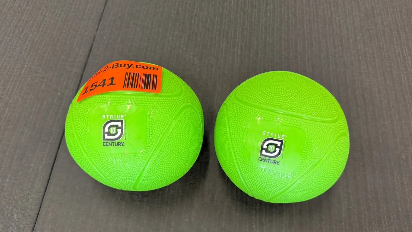 (2) 10lb Century Strive Medicine Balls