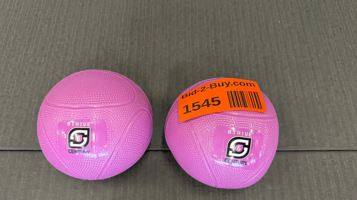 (2) 6lb Century Strive Medicine Balls