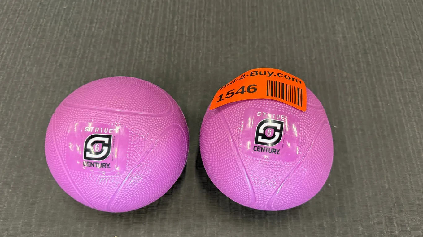(2) 6lb Century Strive Medicine Balls