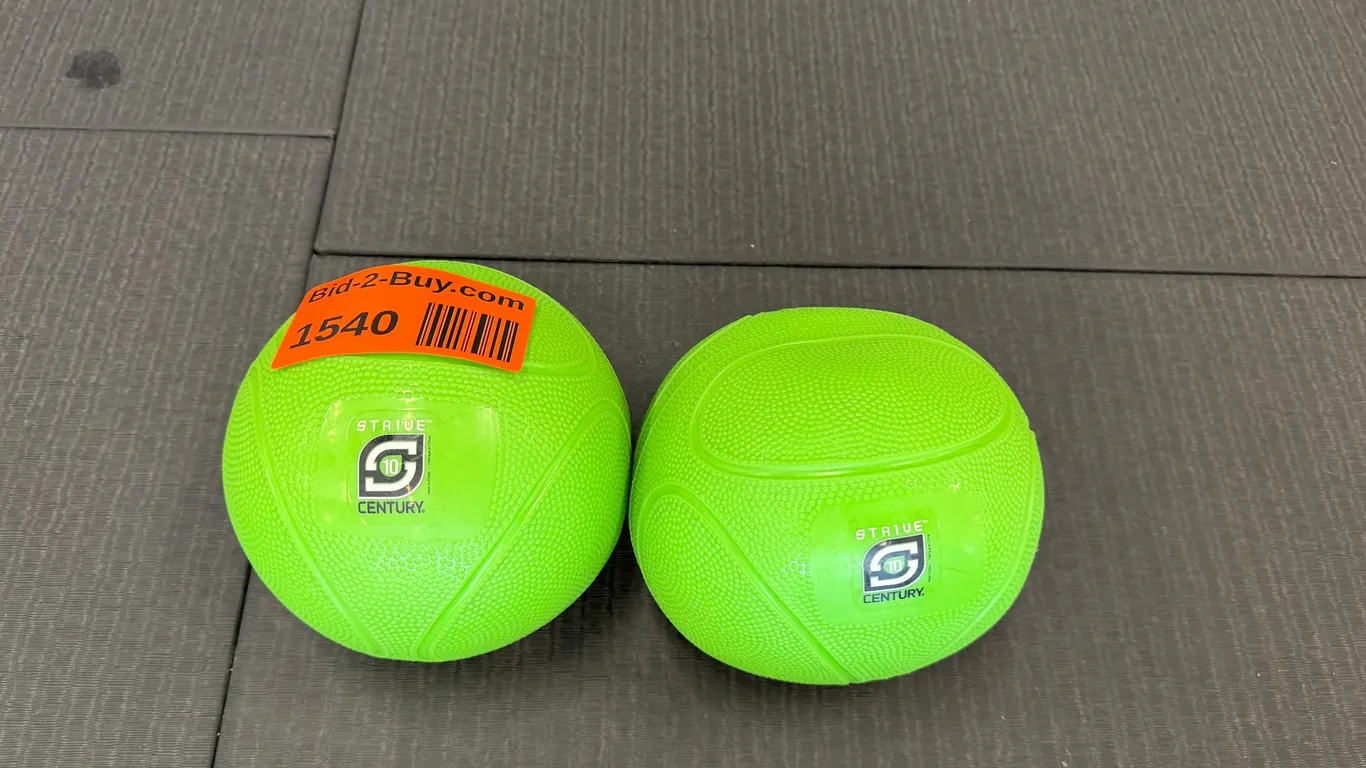 (2) 10lb Century Strive Medicine Balls