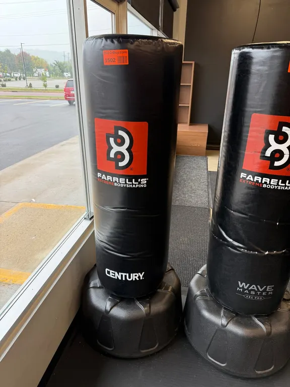 Century WaveMaster 2XL Pro Freestanding Punching/Kickboxing Bags