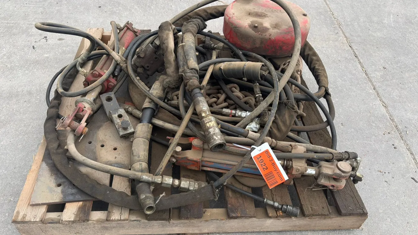 Hydraulic Hose and Cylinder with Chain Hoist