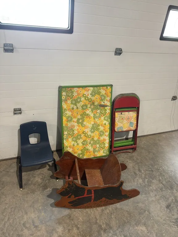 Kids table and chairs