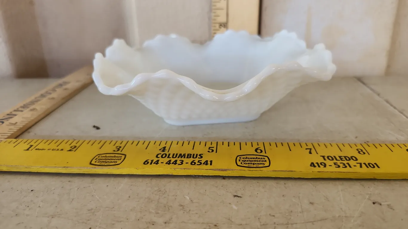 Vintage L.E. Smith Milk Glass Candy Dish Diamond Pattern Ruffled Edge 6.25"X6.25"X1.25"
