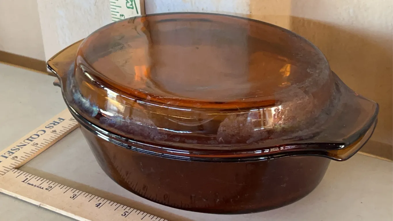 Vintage Fire King/Anchor Hocking 1.5 Qt Brown Glass Baking Dish W/Lid (Chipped)