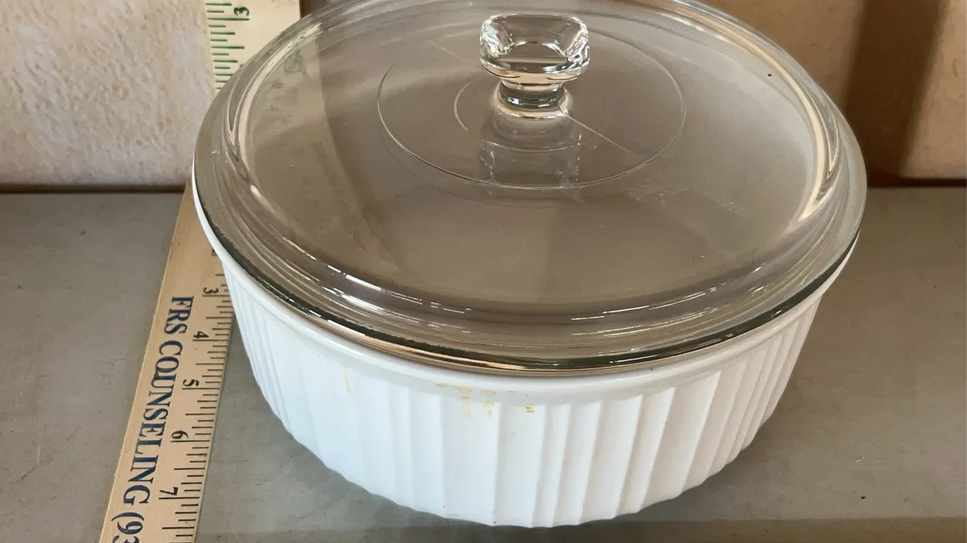 Vintage Corning Ware 2.5 Qt French White Baking Dish W/Lid