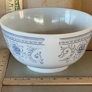Vintage Pyrex 1.5 Qt Brittany Blue Mixing Bowl