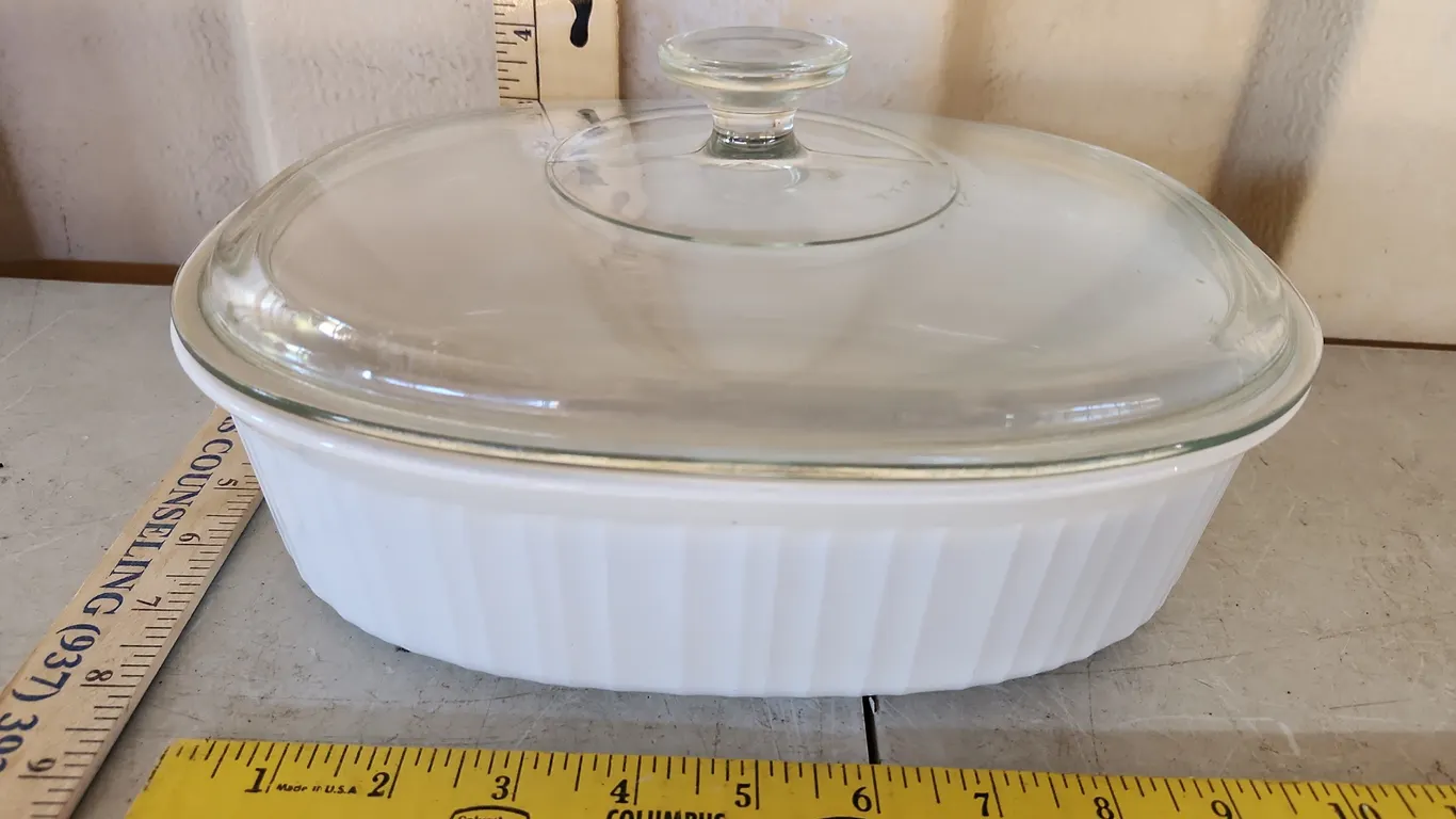 Corning Ware 2.8 L French White Baking Dish W/Lid