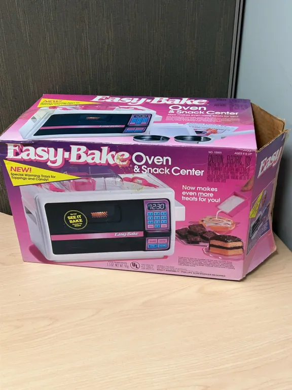 Easy-Bake Oven & Snack Center with Original Box