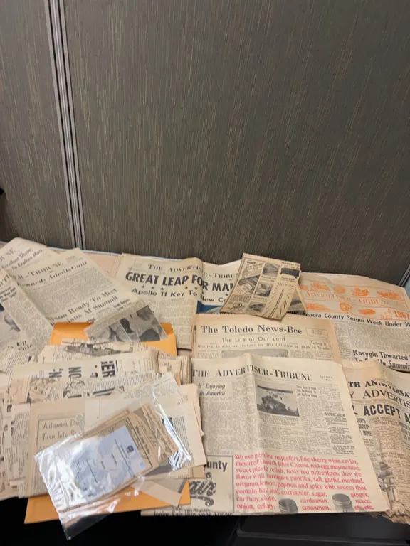 Ohio Newspapers and Clippings 1930s–1960s Advertiser-Tribune