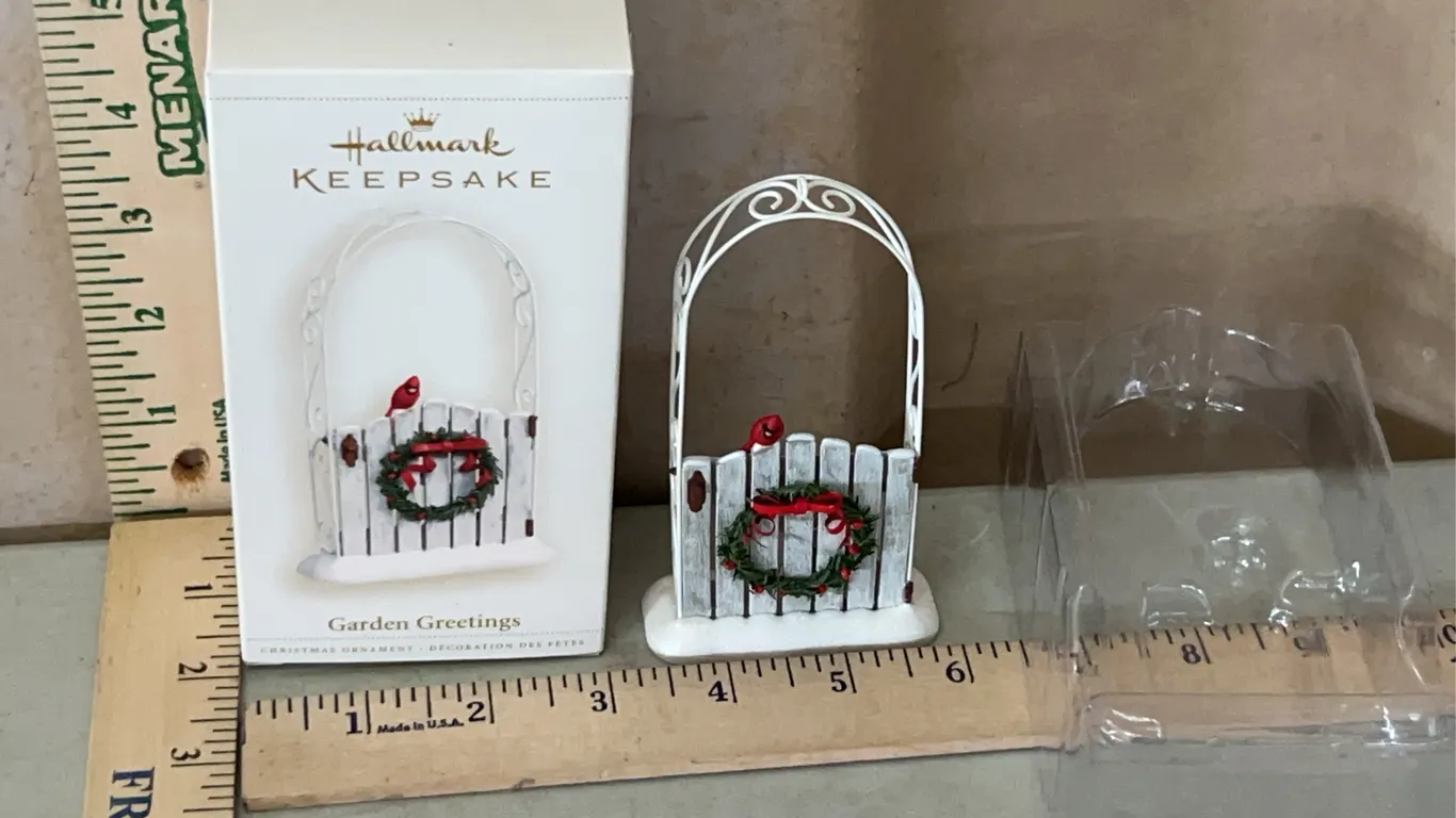 2006 Hallmark Keepsake Garden Greetings Ornament