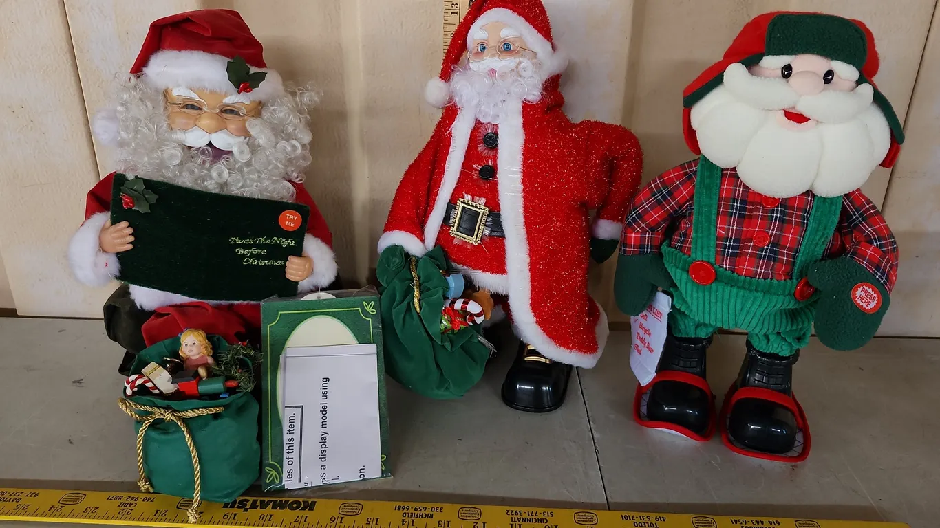 3 Battery Operated Santas