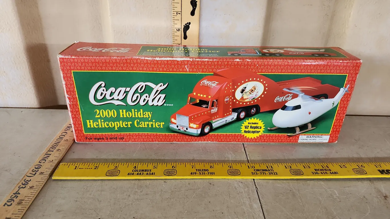 2000 Coca Cola Holiday Helicopter Carrier W/Box