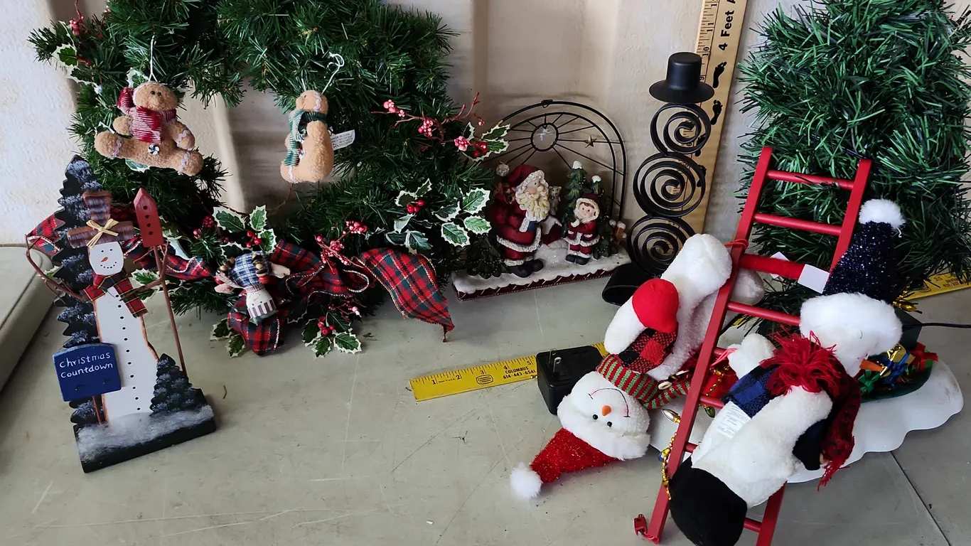 Christmas Decor-Wreath, Figures, Etc.