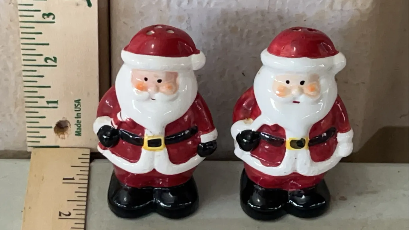 Ceramic Santa Salt/Pepper Shakers