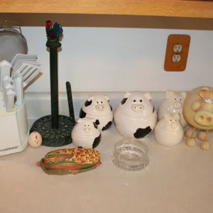Pig Kitchen Decor & Utensils