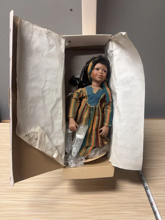 Kenya Doll ~ Passport to Friendship ~ 1995
