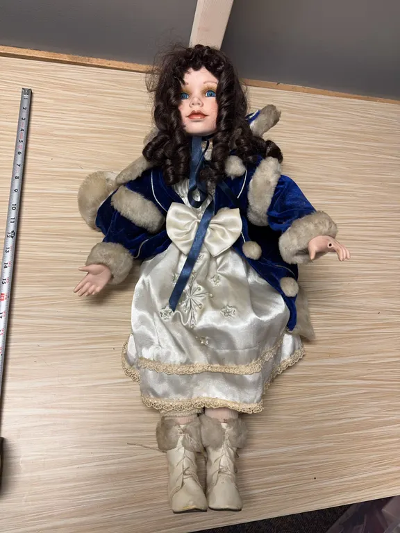 Wind up Musical Doll “we wish you a merry Christmas” WORKS