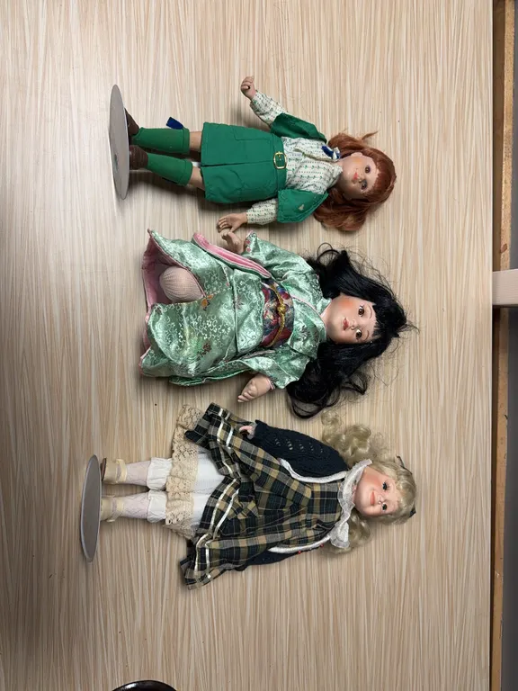Avon / Japanese / Misc. porcelainDolls
