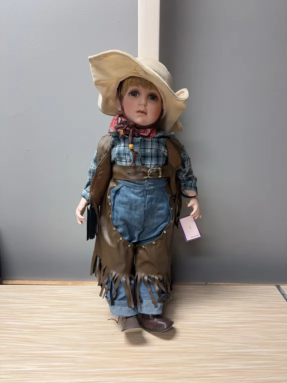 Goldenvale Larry Cowboy 28”