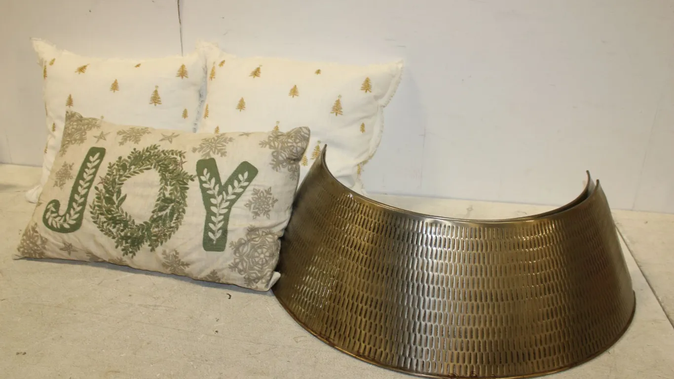 Holiday Pillows & Christmas Tree Collar