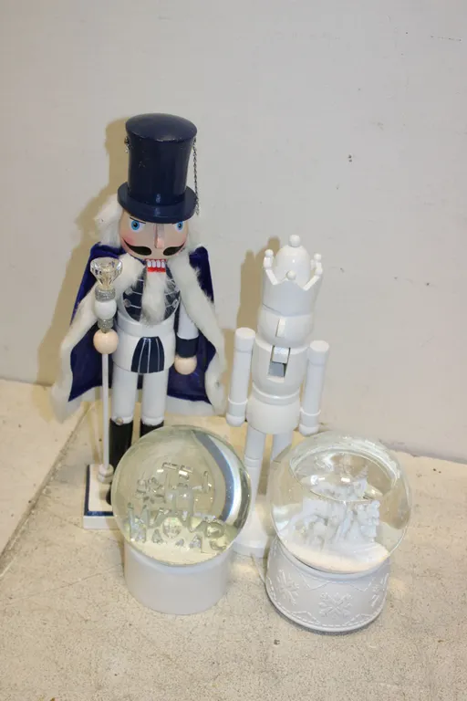Nutcrackers & Snow Globes