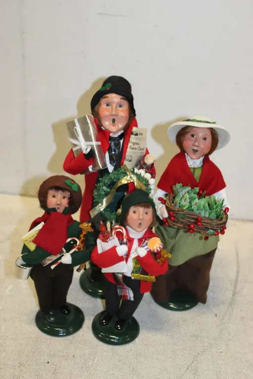 Byer's Choice Christmas Carolers