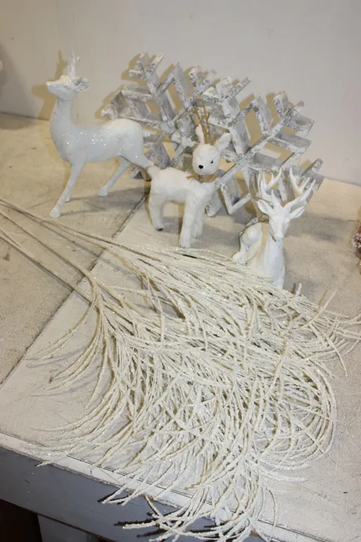 Reindeer & Branch Décor