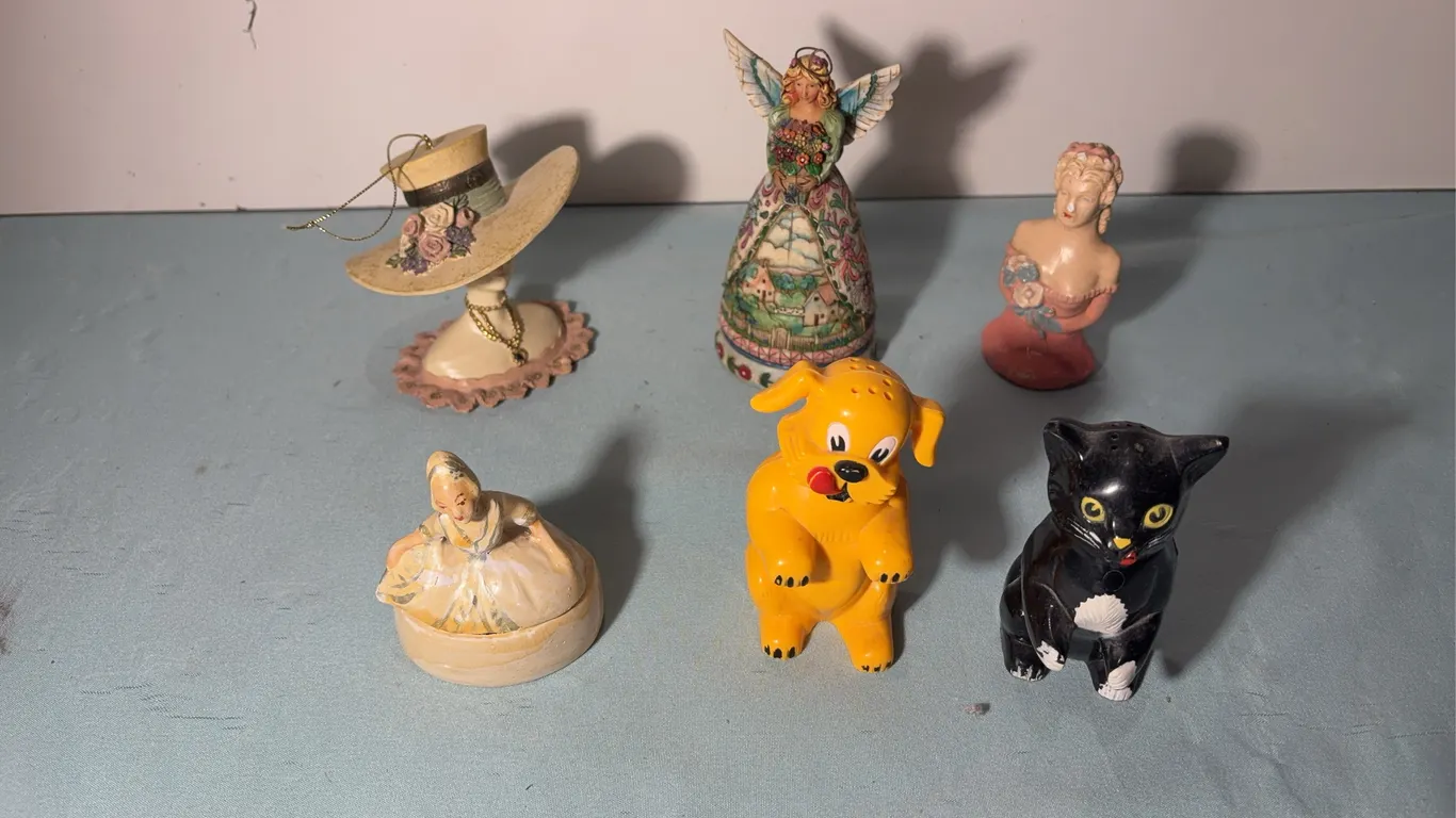 Plastic Cat and Dog S&P Plus More
