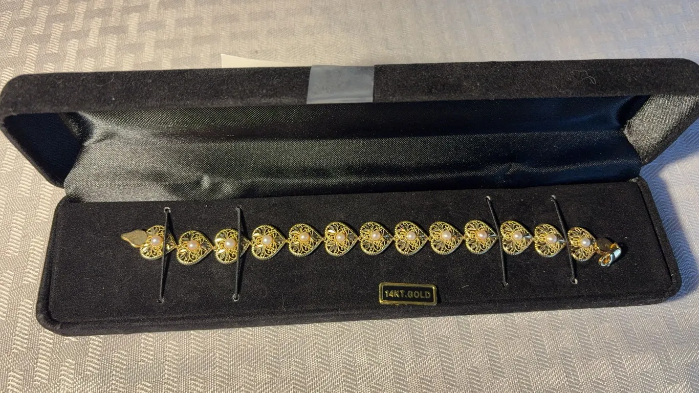 14K Gold Hearts and Pearls Bracelet