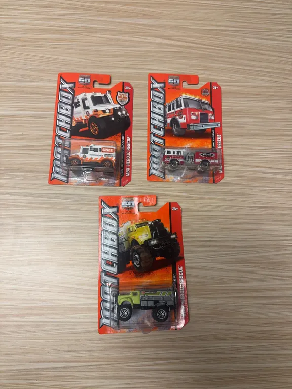 MATCHBOX 2012: MBX heroic rescue 4 x 4 scrambulance #73 – Pierce Dash fire engine #67 – flame smashe