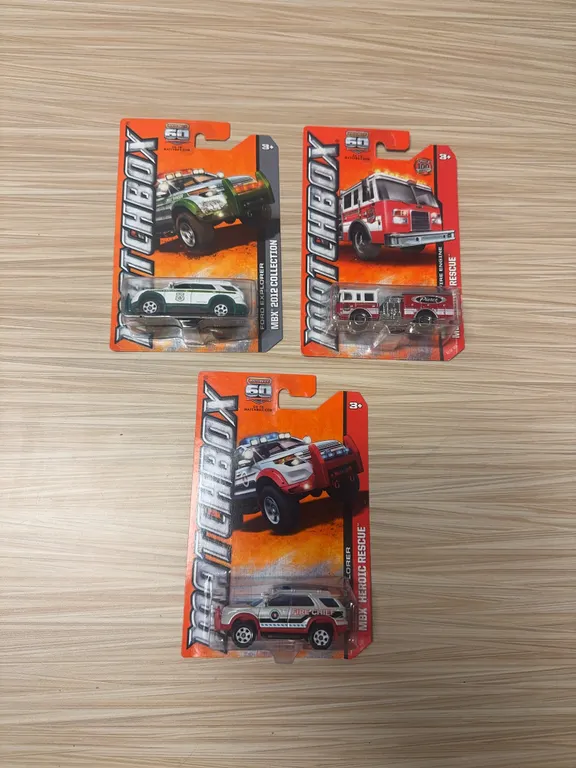 MATCHBOX 2012: Ford Explorer #118 – Pierce Dash fire engine #67 – Ford Explorer #72 