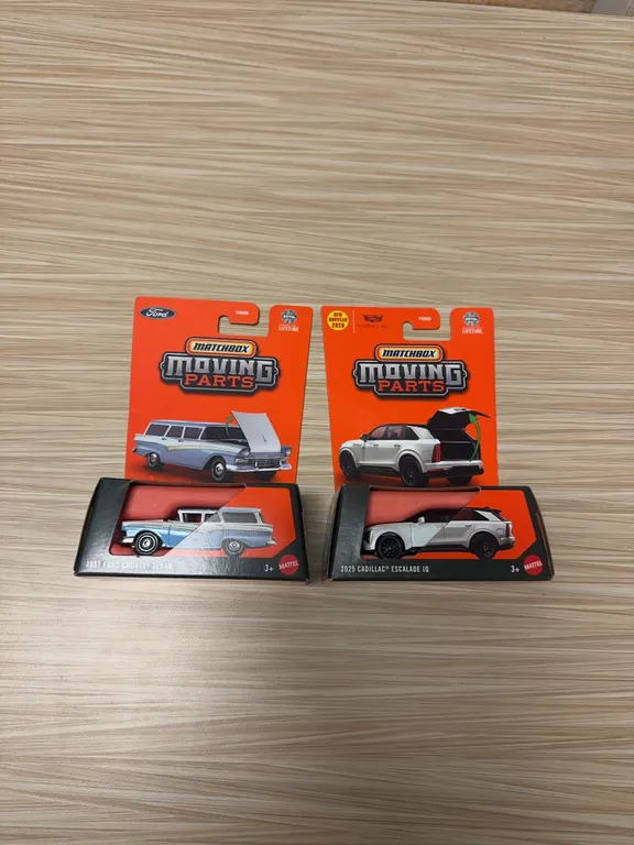 MATCHBOX MOVING PARTS : 1957 Ford country sedan - 2025 Cadillac Escalade IQ