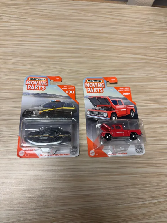 MATCHBOX MOVING PARTS : 2006 Ford Crown, Victoria police - 1963 Chevy C 10 pick up