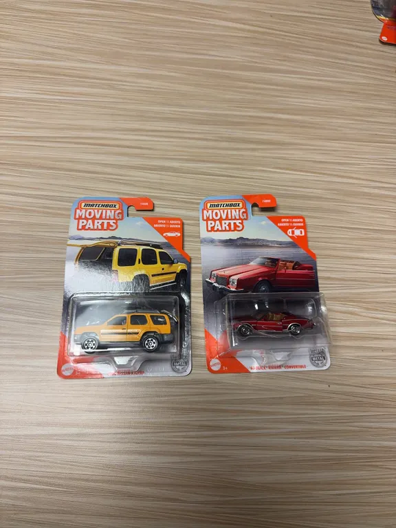 MATCHBOX MOVING PARTS : 2000 Nissan Xterra - 83 Buick Riviera convertible