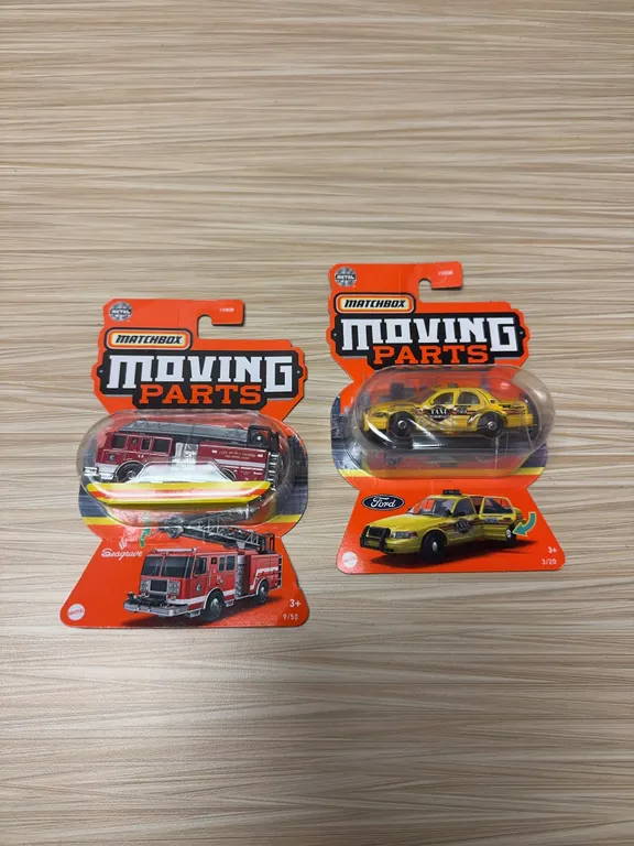 MATCHBOX MOVING PARTS : Seagrave fire truck, -2006 Ford Crown Victoria taxi