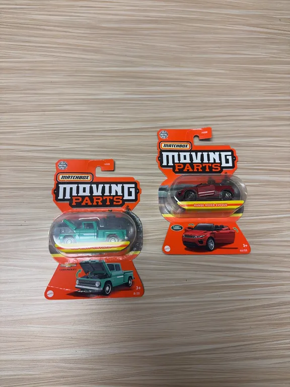 MATCHBOX MOVING PARTS : 1963 Chevy C10 pick up – Range Rover EVOQUE 